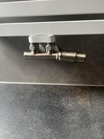 Designradiator met thermostaatkraan 1.38 x 56 beschikbaar voor biedingen