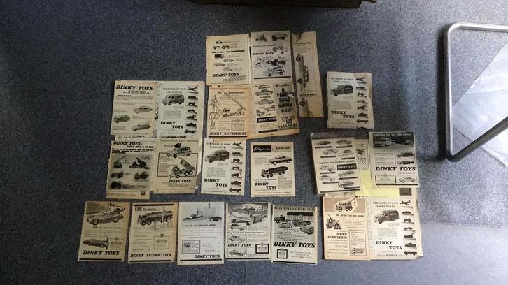 DINKY TOYS ADVERTENTIES JAREN 1955 LEUK IN VITRINE VEELKEUS, Hobby en Vrije tijd, Modelauto's | 1:43, Auto, Dinky Toys, Ophalen of Verzenden
