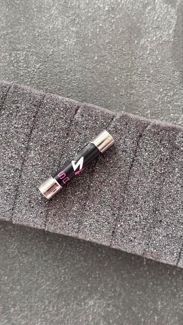 Synergistic Research Purple Fuse 6,3 x 32 mm beschikbaar voor biedingen