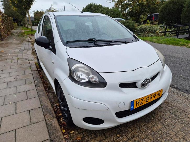 Toyota Aygo 1.0 12V Vvt-i 3DRS MMT 2011 Wit, Auto's, Toyota, Particulier, Aygo, Benzine, A, Hatchback, Handgeschakeld, Geïmporteerd