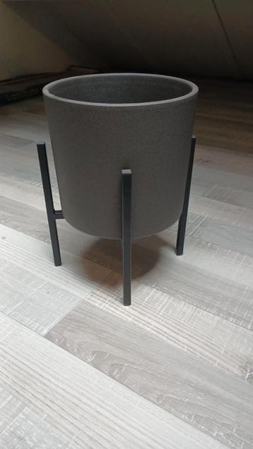 Bloempot  beschikbaar voor biedingen