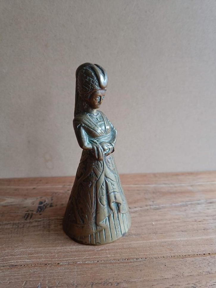 Tafelbel, Middeleeuwse dame 'Namur', Antiek en Kunst, Antiek | Koper en Brons, Koper, Ophalen of Verzenden