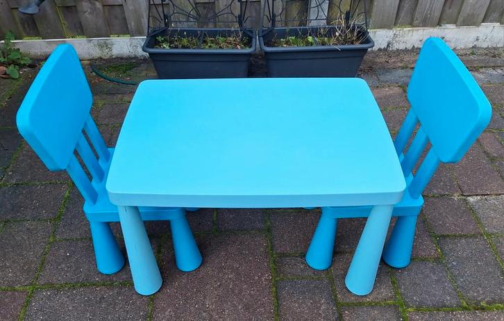 Ikea Mammut Kinder tafel met 2 Stoelen, Kinderen en Baby's, Kinderkamer | Tafels en Stoelen, Gebruikt, Tafel(s) en Stoel(en), Ophalen