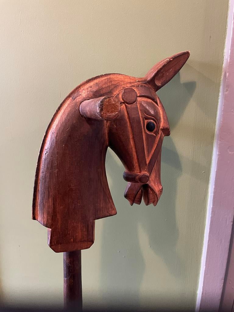 Houten Stokpaard, Ophalen