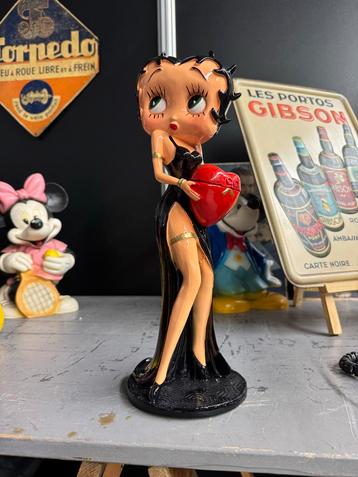 Betty Boop Beeld met Hart beschikbaar voor biedingen