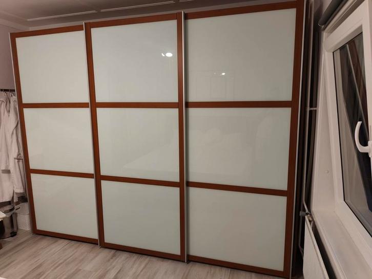 Grote Slaapkamer kast rood bruin kersenhout met melkglas, Huis en Inrichting, Kasten | Kledingkasten, Zo goed als nieuw, 200 cm of meer