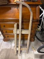 Oude houten slee, Ophalen