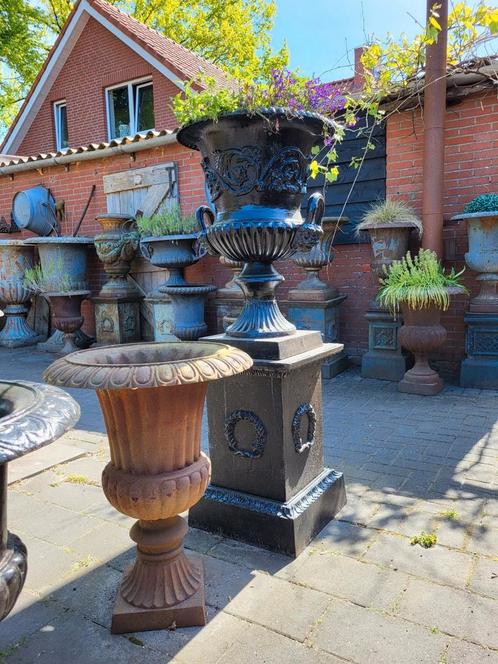 Gietijzeren tuinvazen tuinvaas bloempot bloembak op sokkel, Tuin en Terras, Tuinvazen, Nieuw, Ophalen