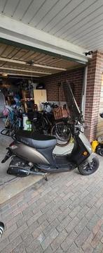 Zeer nette scooter te koop–slechts 2.952 km–compleet pakket, Ophalen, Maximaal 45 km/u, Zo goed als nieuw, Benzine