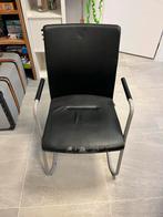 Gratis Zwarte stoel met armleuning, Huis en Inrichting, Stoelen, Ophalen, Kunststof, Gebruikt, Zwart