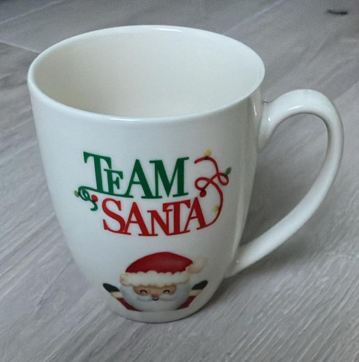 Kerst mok Kerstmok team Santa kerstman, Huis en Inrichting, Keuken | Servies, Zo goed als nieuw, Kop(pen) en/of Schotel(s), Overige stijlen