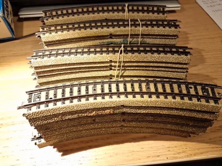 Märklin HO 5100 Gebogen Rails - 49 Stuks, Hobby en Vrije tijd, Modeltreinen | H0, Ophalen of Verzenden