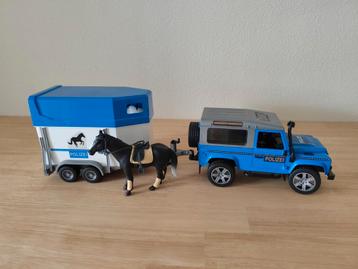 BRUDER 02588 Land Rover Defender Politiejeep beschikbaar voor biedingen