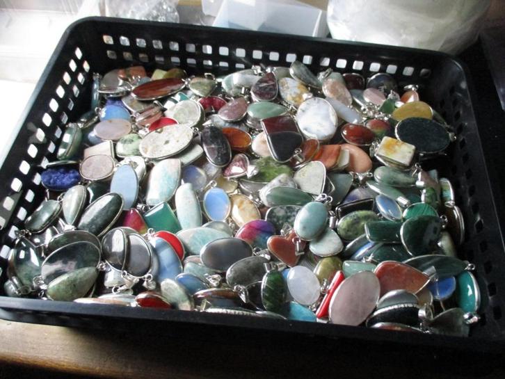 GROTE partij van 1000 natuursteen hangers, Sieraden, Tassen en Uiterlijk, Kettinghangers, Nieuw, Steen of Mineraal, Met edelsteen