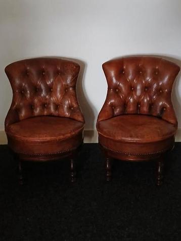 2 Mooie Chesterfield Stijl Salonstoeltjes Bijou Stoeltjes beschikbaar voor biedingen
