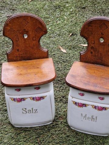 2 Vintage keramische voorraadbakjes houten deksel (brocante) beschikbaar voor biedingen