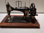 Antieke naaimachine van het merk Veritas plus accessoires., Antiek en Kunst, Ophalen