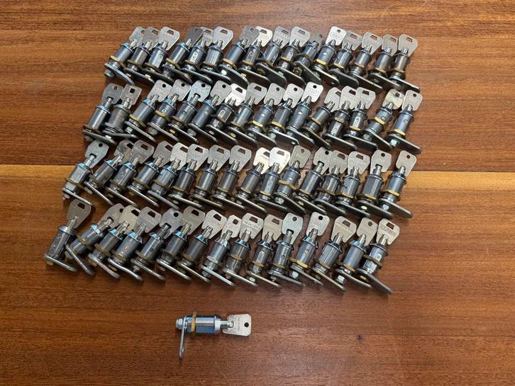 Officiële sloten gokkast fruitautomaat slot slotje slotjes, Verzamelen, Automaten | Gokkasten en Fruitautomaten, Zo goed als nieuw