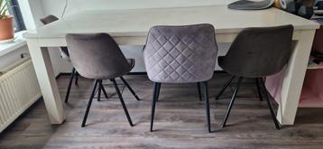 GRATIS Eettafel + TV meubel
