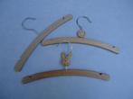 Setje van 3 lieve kledinghangers hout baby kleding hanger, Kinderen en Baby's, Kinderkamer | Inrichting en Decoratie, Ophalen of Verzenden