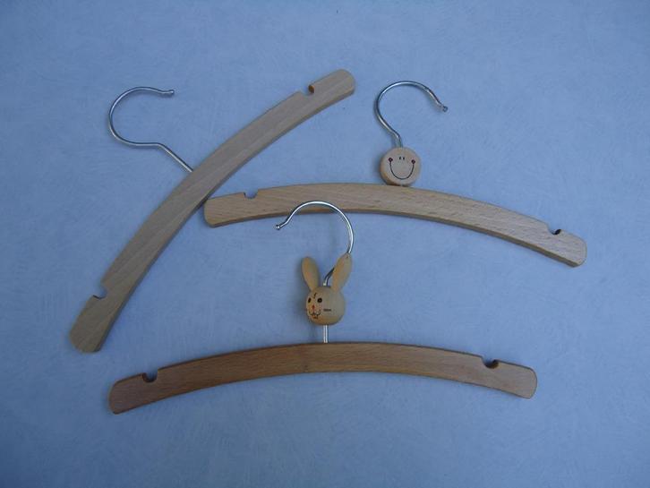 Setje van 3 lieve kledinghangers hout baby kleding hanger, Kinderen en Baby's, Kinderkamer | Inrichting en Decoratie, Zo goed als nieuw