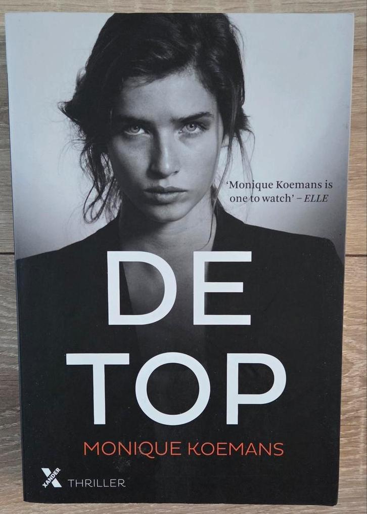 Monique Koemans - De top, Boeken, Thrillers, Zo goed als nieuw, Ophalen of Verzenden