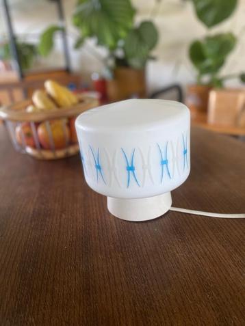 Mooie jaren 50/60 plafondlamp van melkglas  beschikbaar voor biedingen