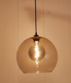 Mooie design glazen hanglamp met een ronde kunststof kap, Kunststof, Design, Ophalen of Verzenden, Zo goed als nieuw