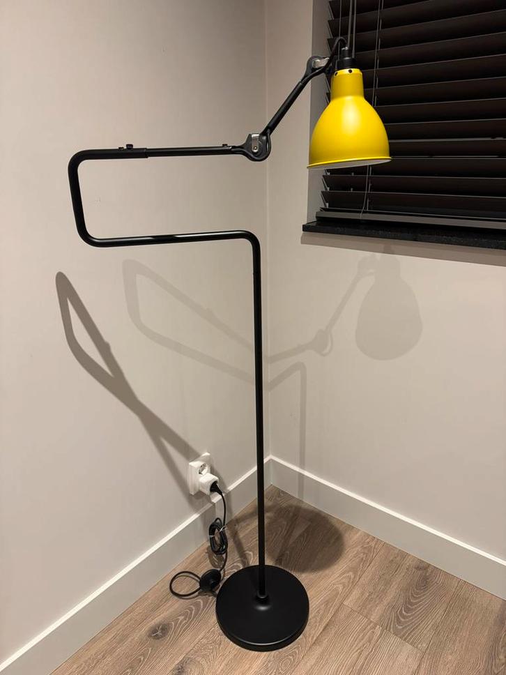 Lampe Gras no. 411 Vloerlamp - Geel, Huis en Inrichting, Lampen | Vloerlampen, Zo goed als nieuw, 100 tot 150 cm, Metaal, Ophalen