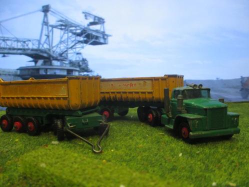 1:64 Dodge Twin Tipper met Fruehauf Trailer - Lesney K-16, Hobby en Vrije tijd, Modelauto's | Overige schalen, Gebruikt, Bus of Vrachtwagen