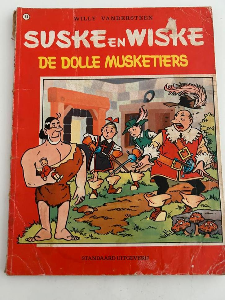 WILLY VAN DER STEEN SUSKE EN WISKE 89 DE DOLLE MUSKETIERS, Boeken, Stripboeken, Gelezen, Eén stripboek, Ophalen of Verzenden