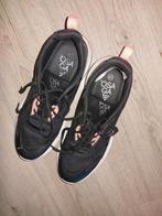 Sport schoenen osaga maat 40, Kleding | Dames, Ophalen of Verzenden, Zo goed als nieuw, Sneakers of Gympen