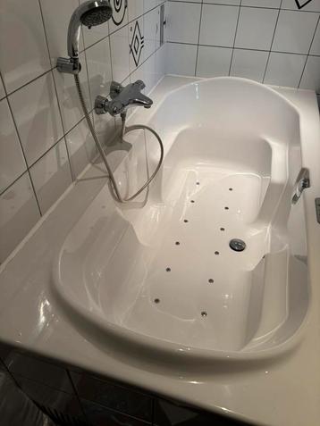 Jacuzzi / bad met whirlpool systeem beschikbaar voor biedingen