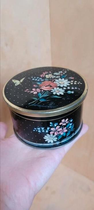 Vintage blik met bloemendecor - van Lutti beschikbaar voor biedingen