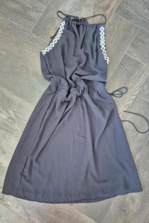 Cocktailjurkje van de ZARA. Donkerblauw in maat M, Kleding | Dames, Gelegenheidskleding, Zo goed als nieuw, Cocktailjurk, Blauw