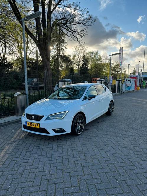 Seat Leon 1.2 TSI 110PK Dsg-7 2015 Wit, Auto's, Seat, Particulier, Leon, ABS, Achteruitrijcamera, Airbags, Airconditioning, Apple Carplay