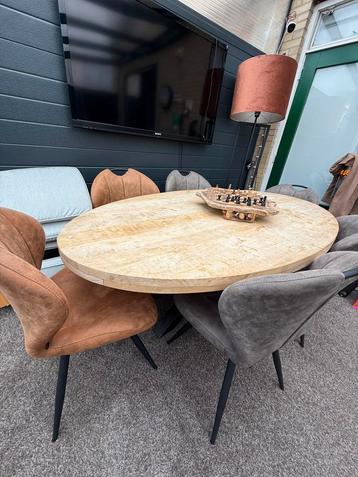 Eettafel van MANGOHOUT met 6 stoelen!!!!! beschikbaar voor biedingen