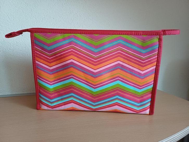 Dames toilettas groot model  zgan, Sieraden, Tassen en Uiterlijk, Toilettassen, Zo goed als nieuw, Dame, Overige kleuren, Ophalen of Verzenden