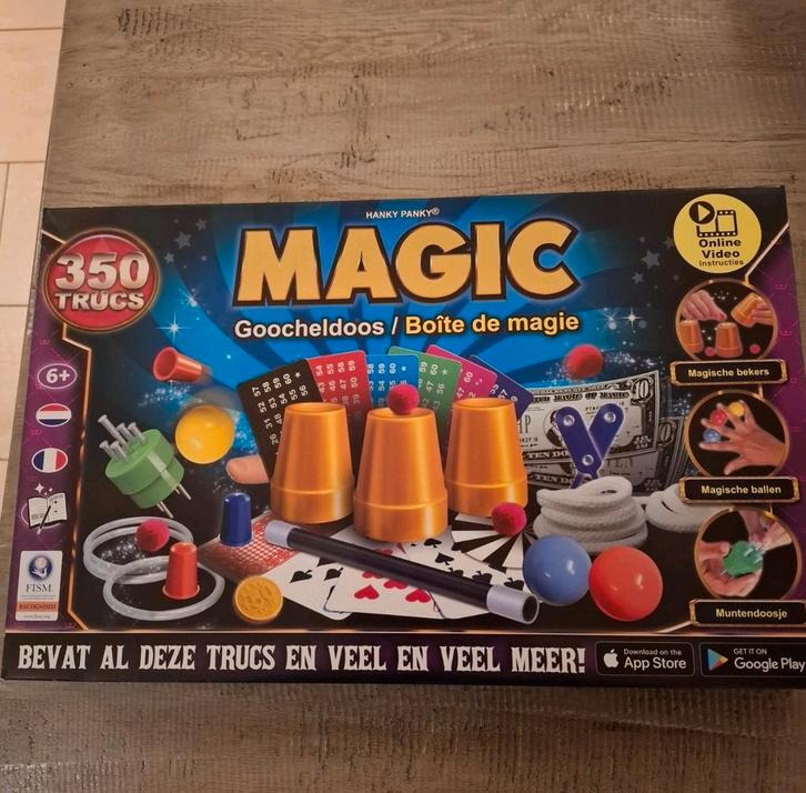 Magic Goocheldoos 350 trucs, Hobby en Vrije tijd, Gezelschapsspellen | Overige, Zo goed als nieuw, Ophalen of Verzenden