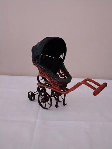 Oud poppenwagentje - 28 cm - Den Haag beschikbaar voor biedingen