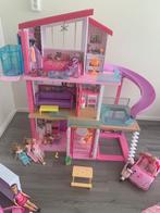 Grote barbie speelhuis compleet met toebehoren, Ophalen of Verzenden, Zo goed als nieuw, Toebehoren