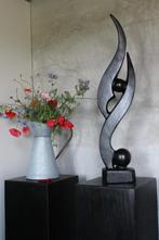 aanbieding: tuinbeeld compleet met sokkel voor 140 euro, Ophalen, Nieuw, Steen, Abstract beeld