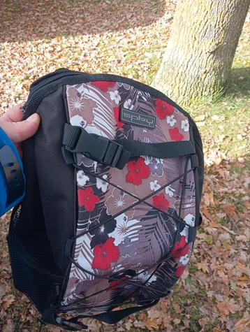 Leuke rugtas met bloemenprint beschikbaar voor biedingen