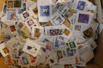 RN-04 : Opruiming doos 2 kg zegels op papier en op stb bladz, Verzenden, Buitenland