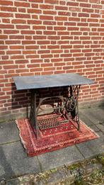 Oude naaimachine tafel met lood bekleed blad, Ophalen