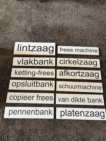 12x naamborden houtzagerij , timmerfabriek . Cirkelzaag enz. beschikbaar voor biedingen