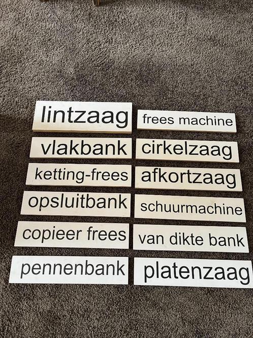 12x naamborden houtzagerij , timmerfabriek . Cirkelzaag enz., Huis en Inrichting, Woonaccessoires | Tekstborden en Spreuken, Zo goed als nieuw