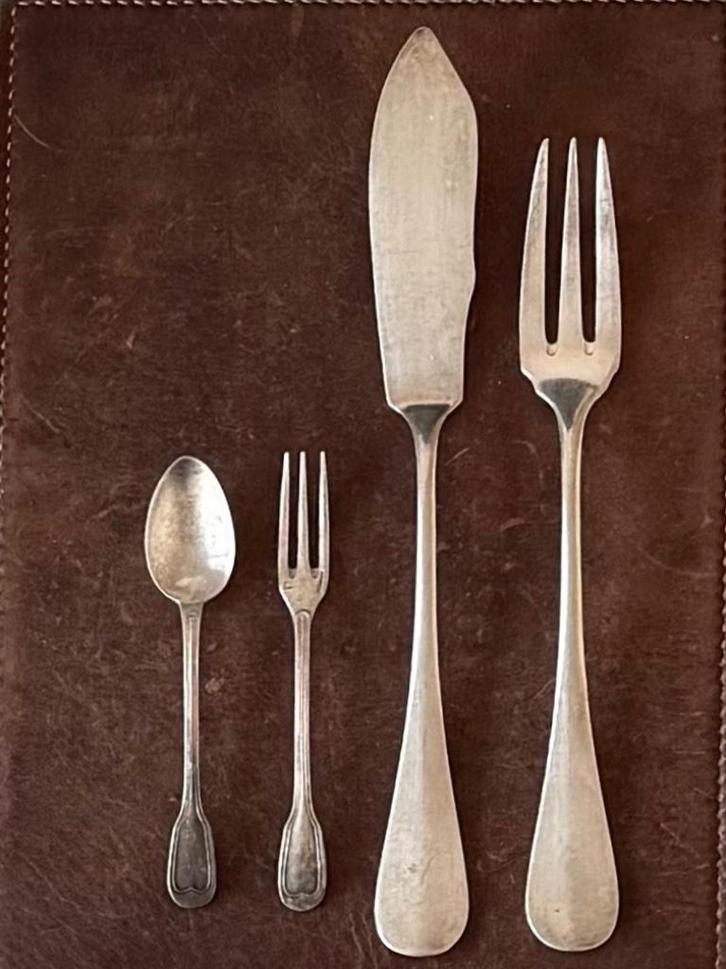Antiek Bestek met initialen ? Vork lepel mes, Antiek en Kunst, Antiek | Bestek, Ophalen