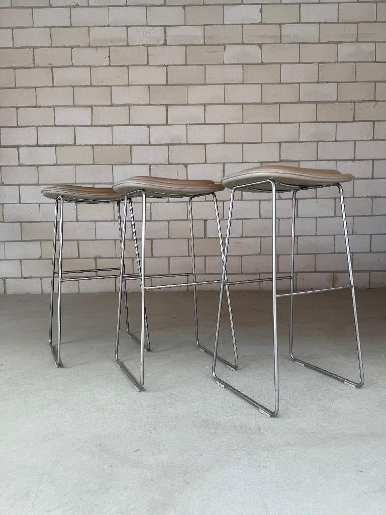 3x Cappellini Hi Pad kruk by Jasper Morrison, Huis en Inrichting, Barkrukken, Ophalen, Gebruikt, 60 tot 90 cm, X