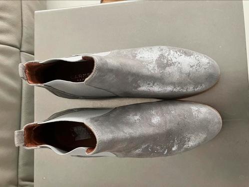 Carmens padova; korte laarsjes zilver zacht grijs. 39 Zgan., Kleding | Dames, Schoenen, Zo goed als nieuw, Lage of Enkellaarzen